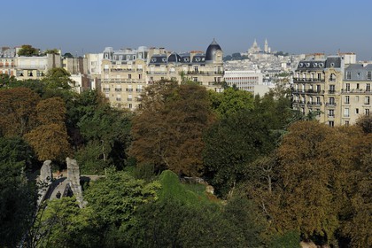 France, Paris (75), le parc des Buttes Chaumont et la basilique du Sacré-Coeur de Montmartre