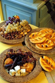 France, Bouches-du-Rhône (13), Les Baux-de-Provence, labellisé Les Plus Beaux Villages de France, Oustau de Baumanière, les 13 desserts traditionnels de Noël