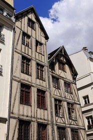 France, Paris, the oldest houses of Paris at 11 and 13 Rue Francois Miron, house with the sheep sign and reaper sign (14th century)