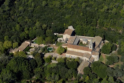 France, Var (83), Abbaye cistercienne du Thoronet (vue aérienne)