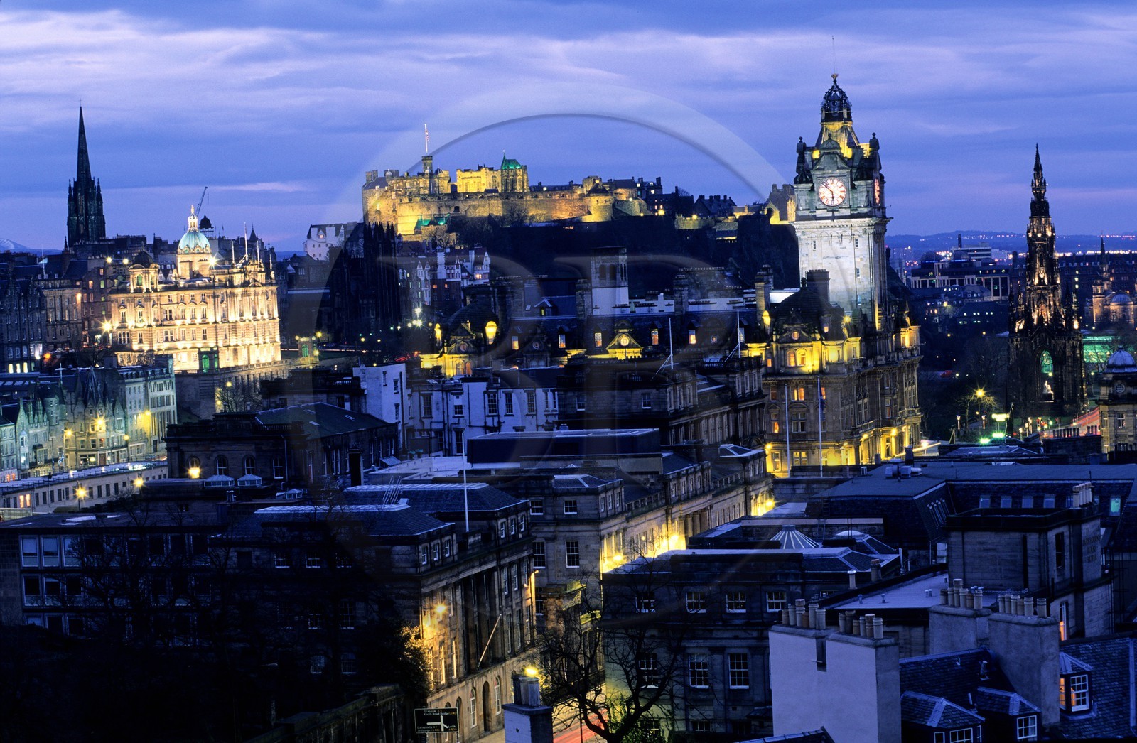 Royaume-Uni, Ecosse, Edimbourg, vue générale de la ville dominée par son château