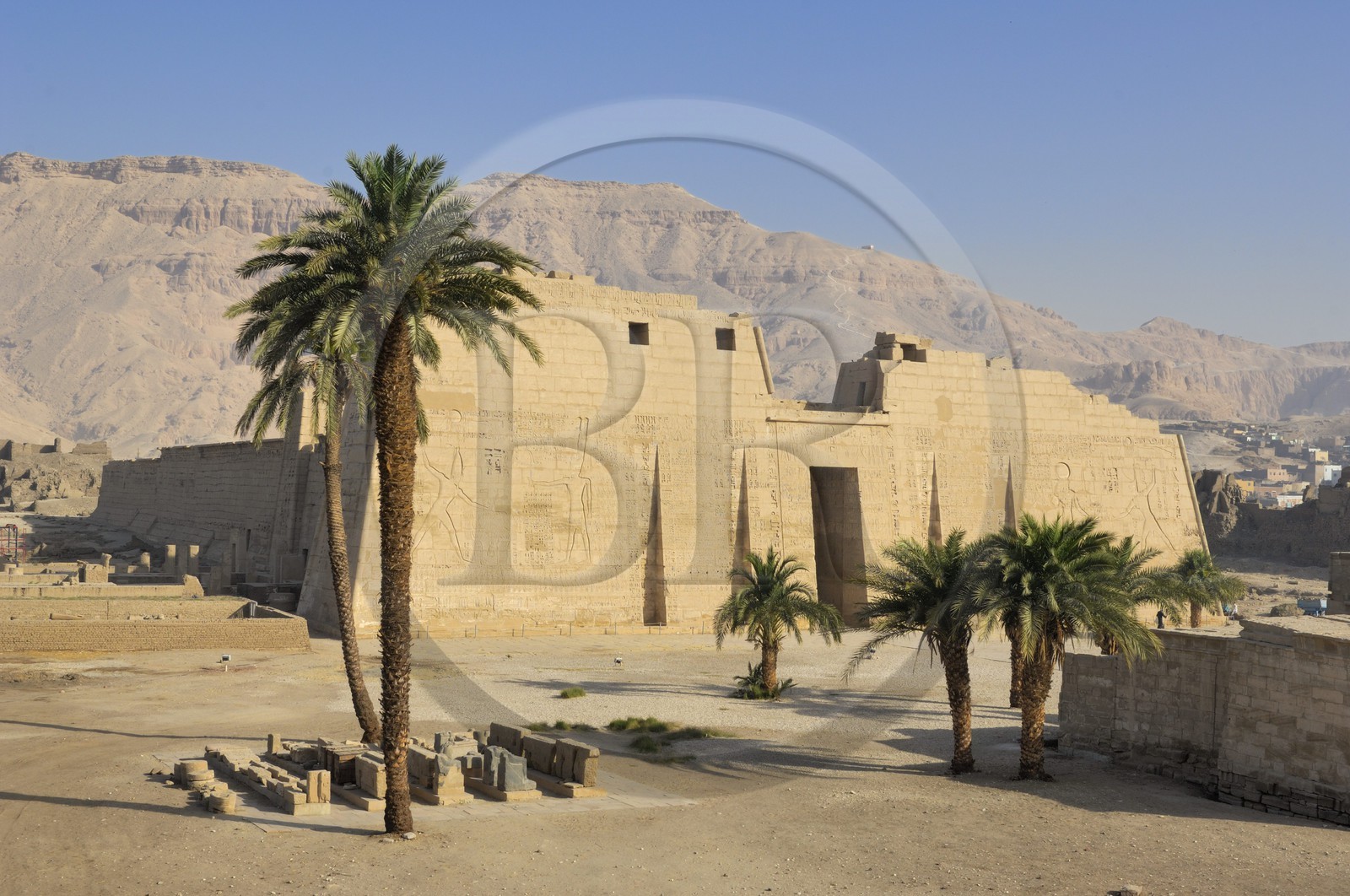 Egypte, Haute Egypte, vallée du Nil, environs de Louxor, nécropole thébaine classée Patrimoine Mondial de l'UNESCO, Thèbes Ouest, Medinet Habou, temple de Ramses III