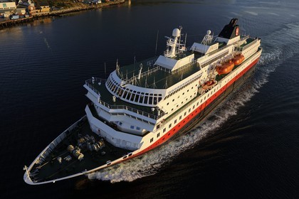 Norvège, Troms, le port de Tromso, escale de l'express cotier Hurtigruten