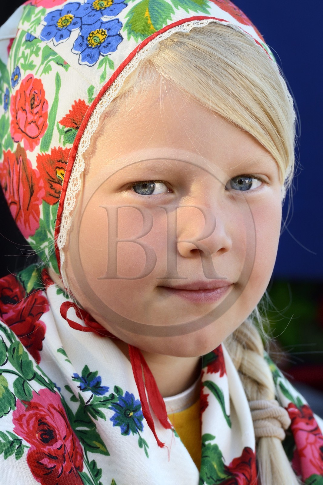 Sweden, Dalarna County, Leksand area, Midsummer celebrations in the tiny hamlet of Hjulbäck, girl in traditional costume