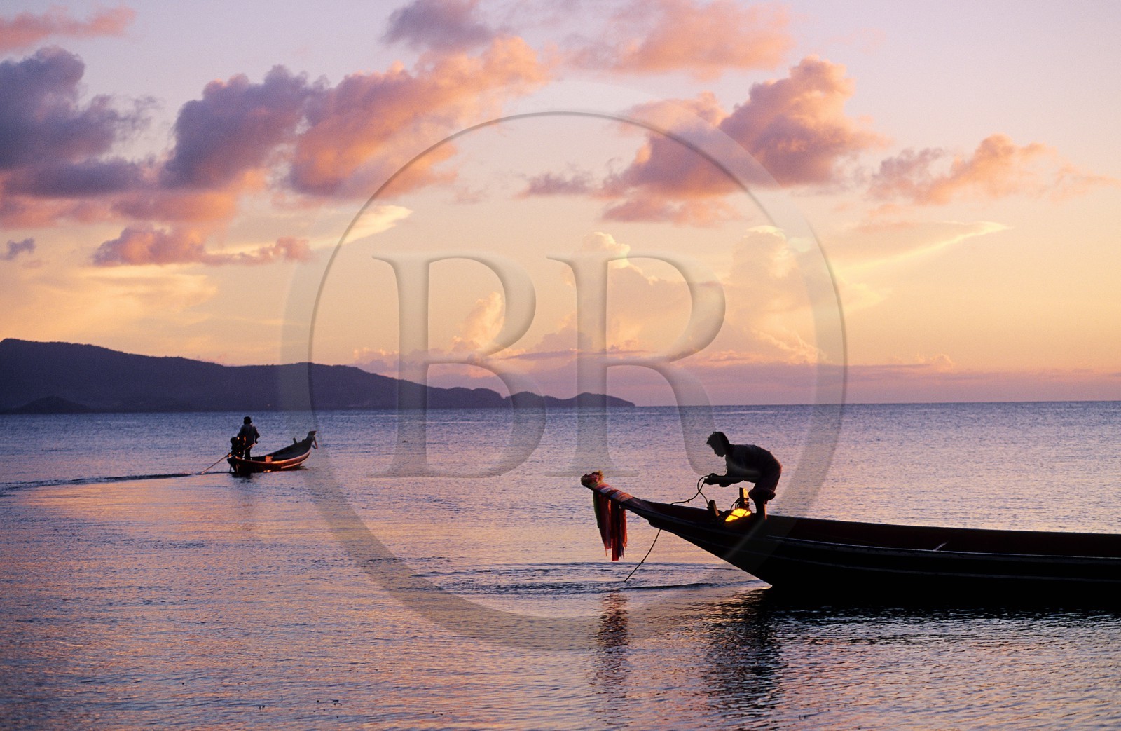 Thaïlande, Archipel îles Samui, Koh Pha-Ngan bateaux taxis au coucher du soleil