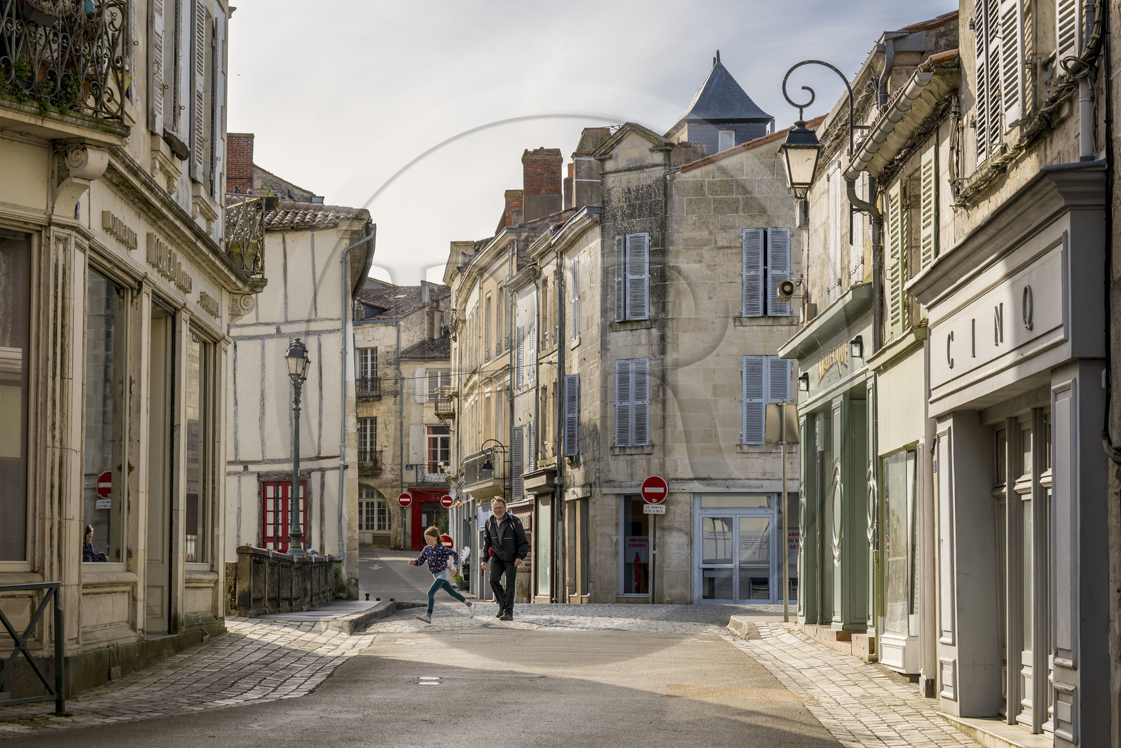 France, Vendée (85), Fontenay-le-Comte, sur le pont des Sardines dans la vieille ville