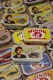 Portugal, Lisbonne, quartier de Baixa pombalin, conserveira de Lisboa (conserverie) specialisée dans le poisson, les boites Tricana