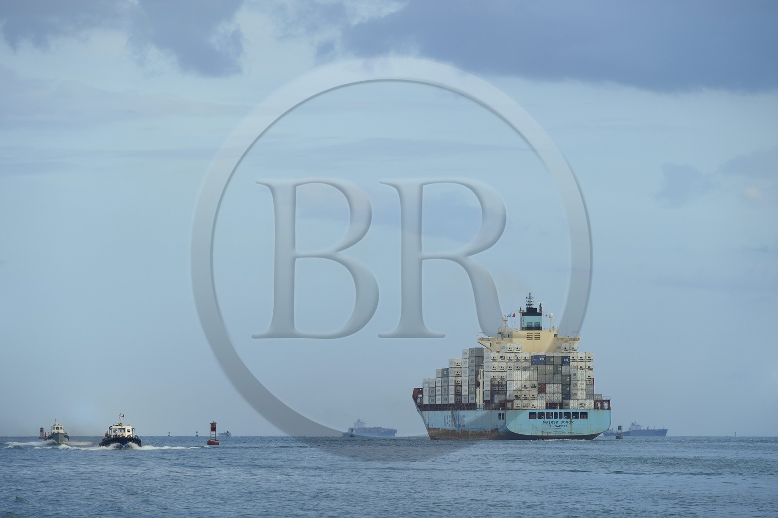 Panama, Panama City, cargo Panamax dans le chenal d'accés au Canal de Panama coté Océan Pacifique