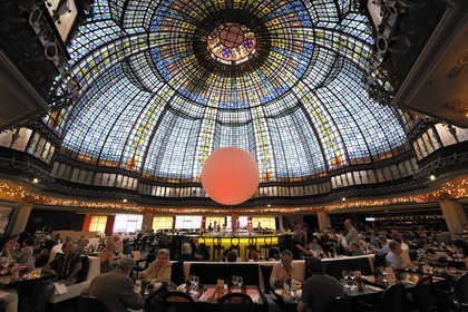 France, Paris (75), Verrière de la coupole et le restaurant du magasin Printemps boulevard Haussmann