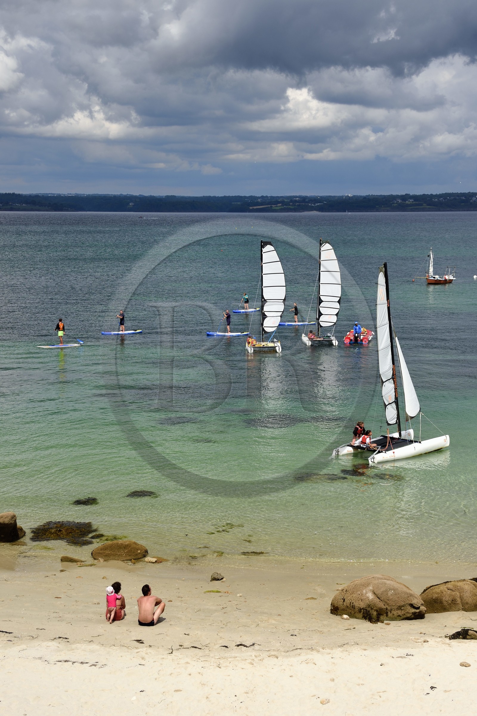 France, Finistere (29), Fouesnant, the coastline between Cap Coz and the Pointe de Beg Meil, children learning to sail with catamaran
