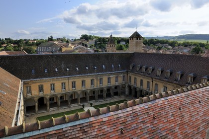 France, Saône et Loire (71), ancienne abbaye de Cluny, cour de l'école des Arts et Métiers