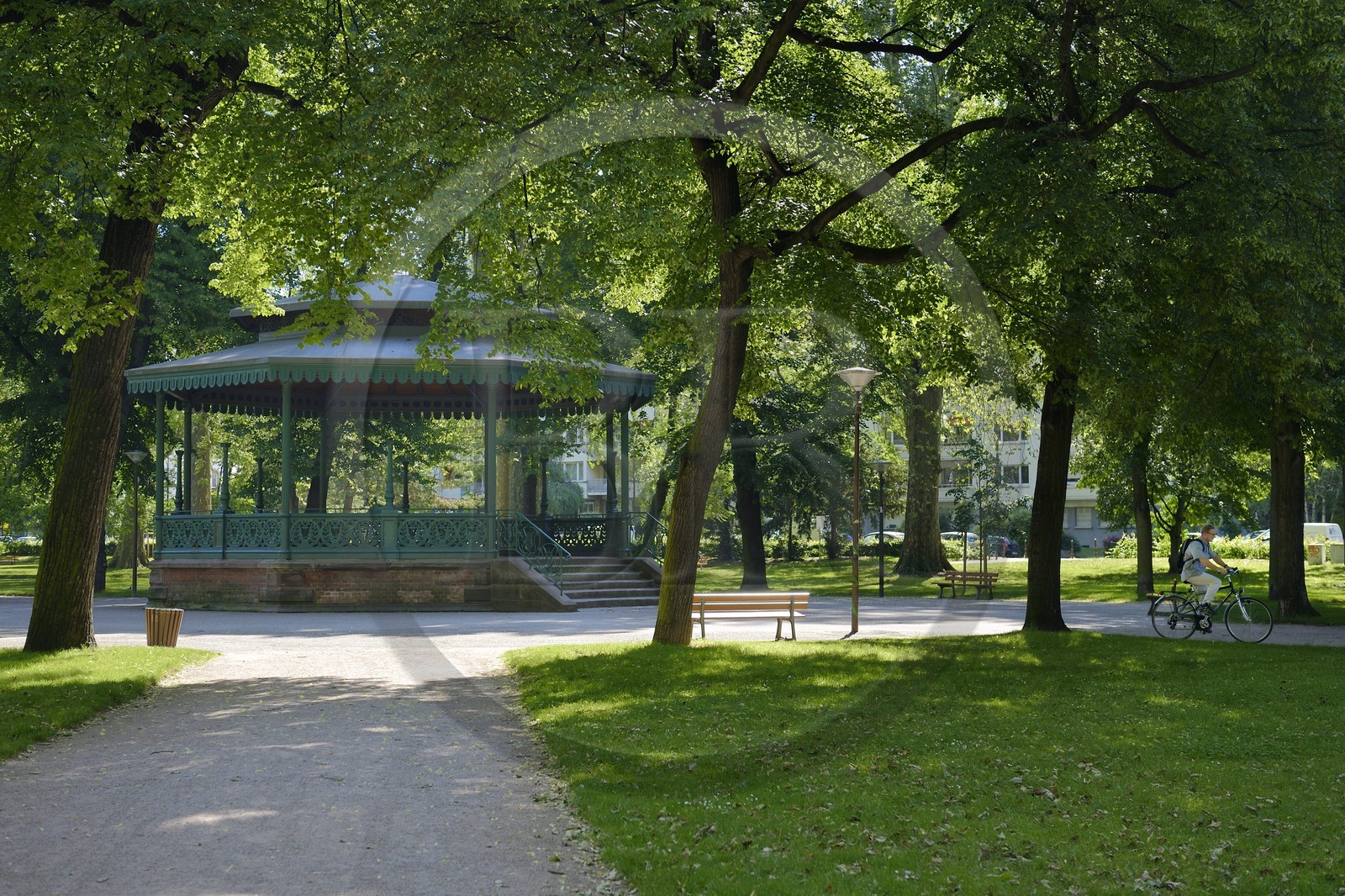 France, Bas-Rhin (67), Strasbourg, quartier de la Neustadt datant de la periode allemande, kiosque à musique dans le Parc du Contades