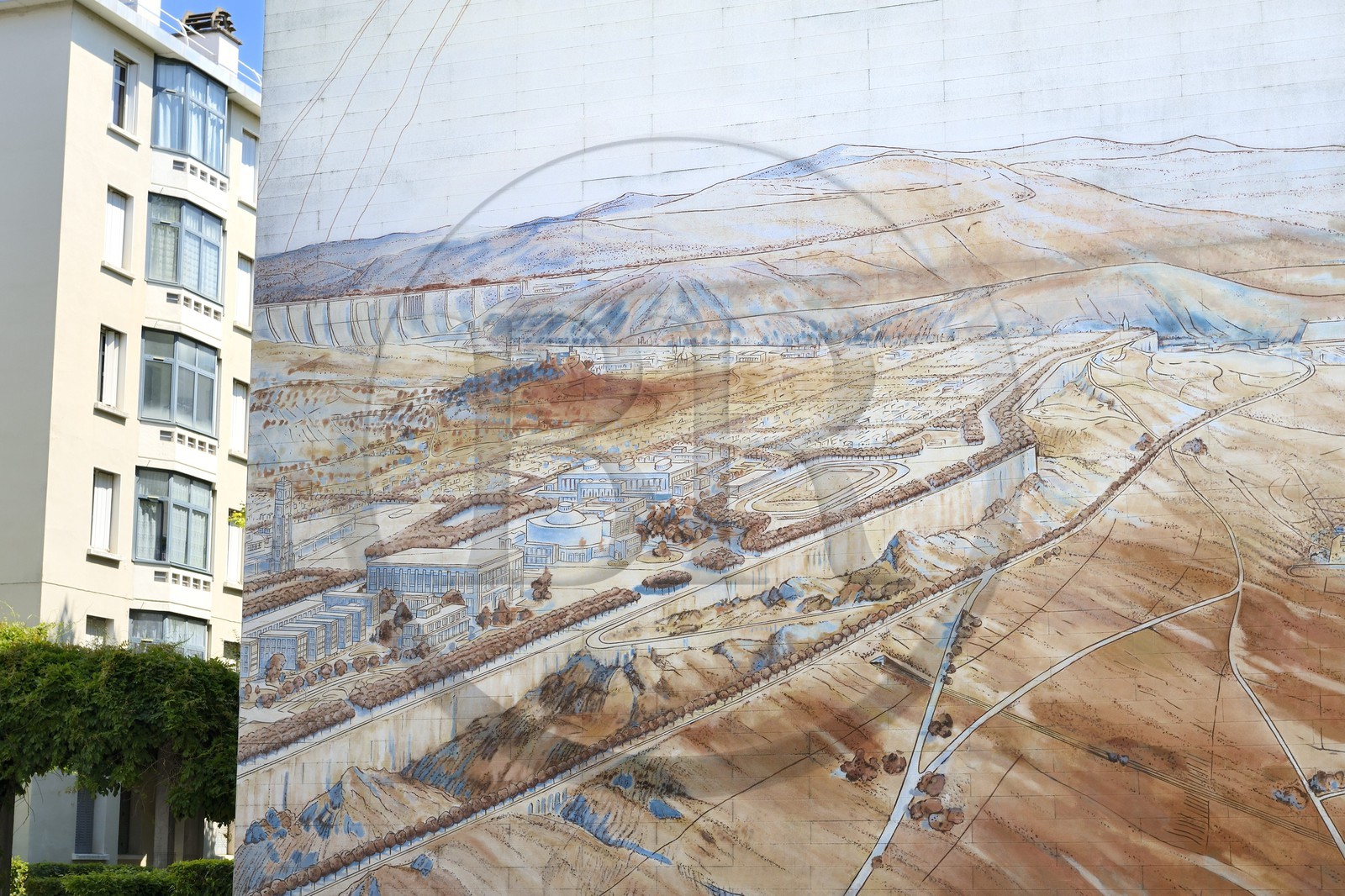 France, Rhône (69), Lyon, le musée urbain Tony-Garnier dans le quartier populaire des États-Unis, murs peints conçus par les artistes de la CitéCréation retraçant l'oeuvre de l'architecte Tony Garnier, plans d’une cité idéale appelée Une Cité Industrielle