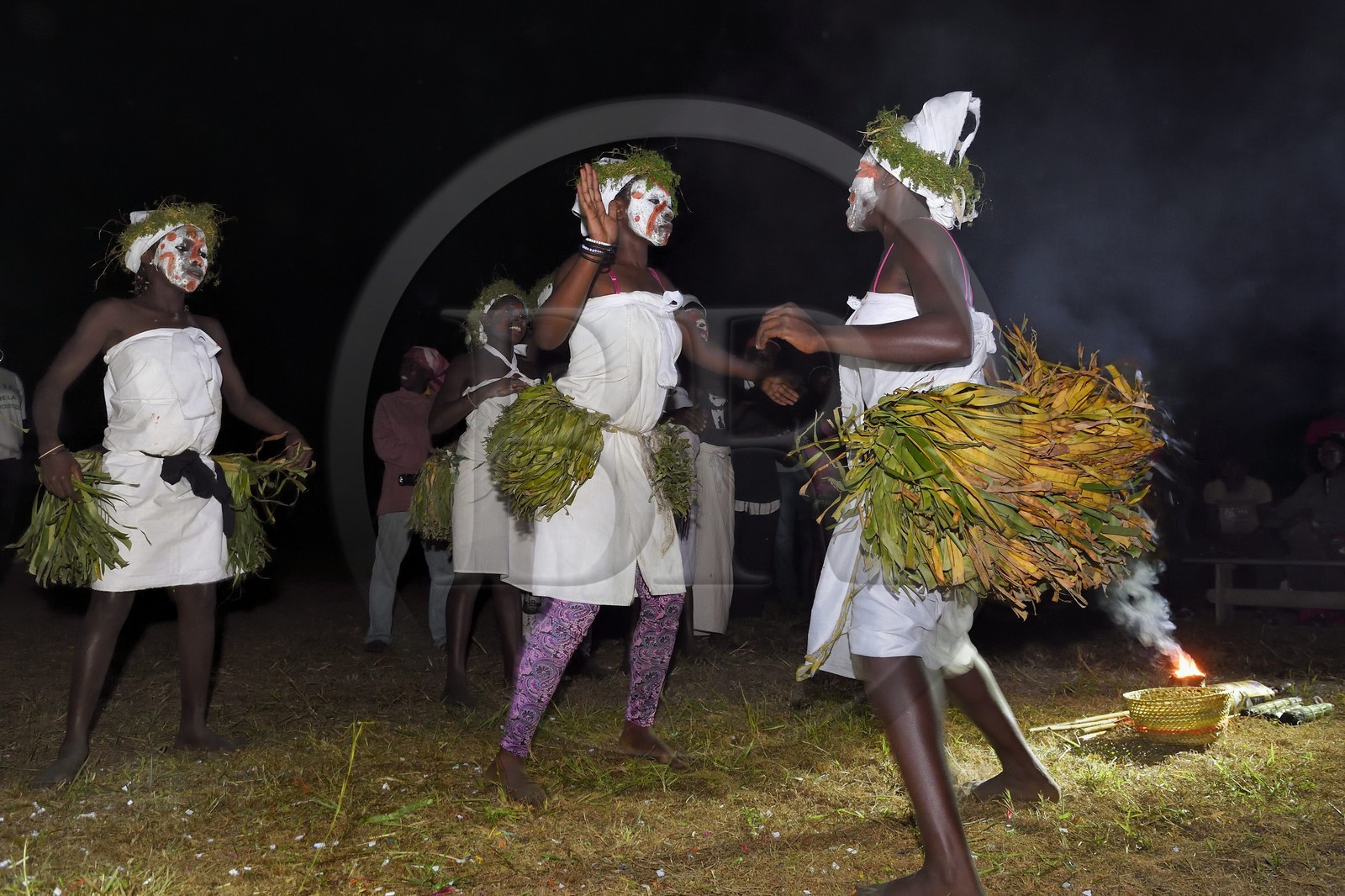 Gabon, province de Ogooué- Maritime, Omboué, région du Loango, danses traditionnelles Nkomi (Myènè)