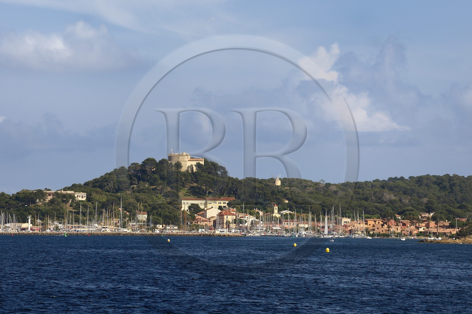 France, Var, Iles d'Hyeres, Parc National de Port Cros (National park of Port Cros), Porquerolles island, the Porquerolles port overlooked by the Sainte-Agathe Fort