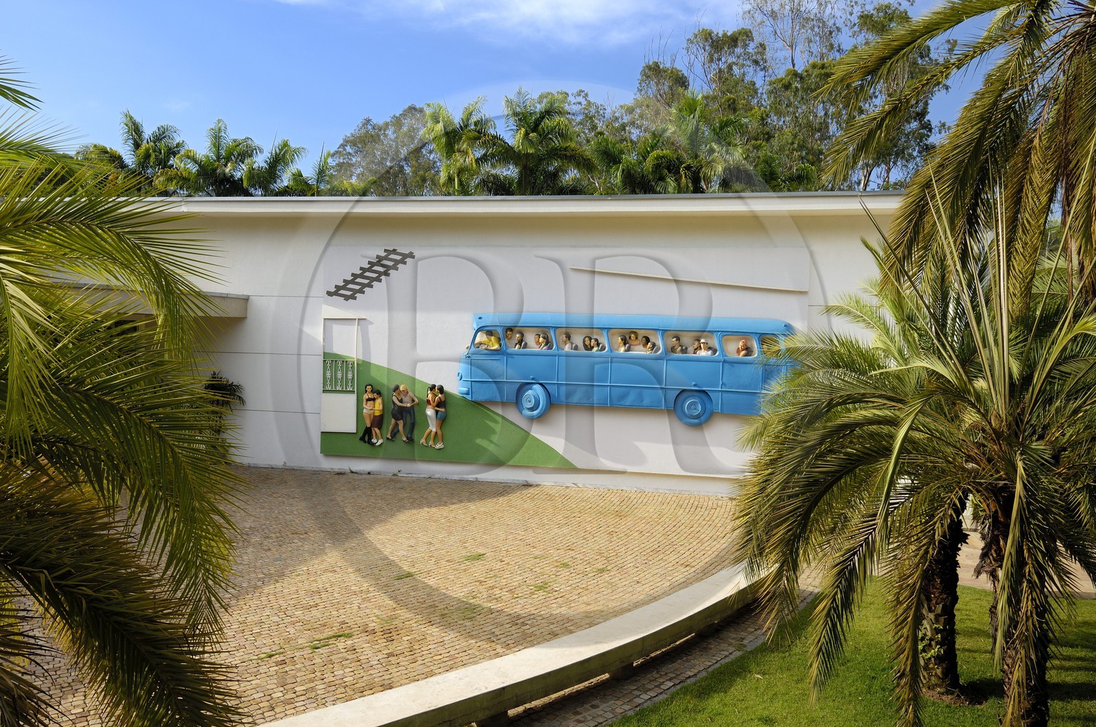 Brésil, Etat du Minas Gerais, région de Belo Horizonte, Brumadinho, centre d'art contemporain Inhotim, Galeria Praça, Rodoviara de Brumadinho (2005) de John Ahearn et Rigoberto Torres