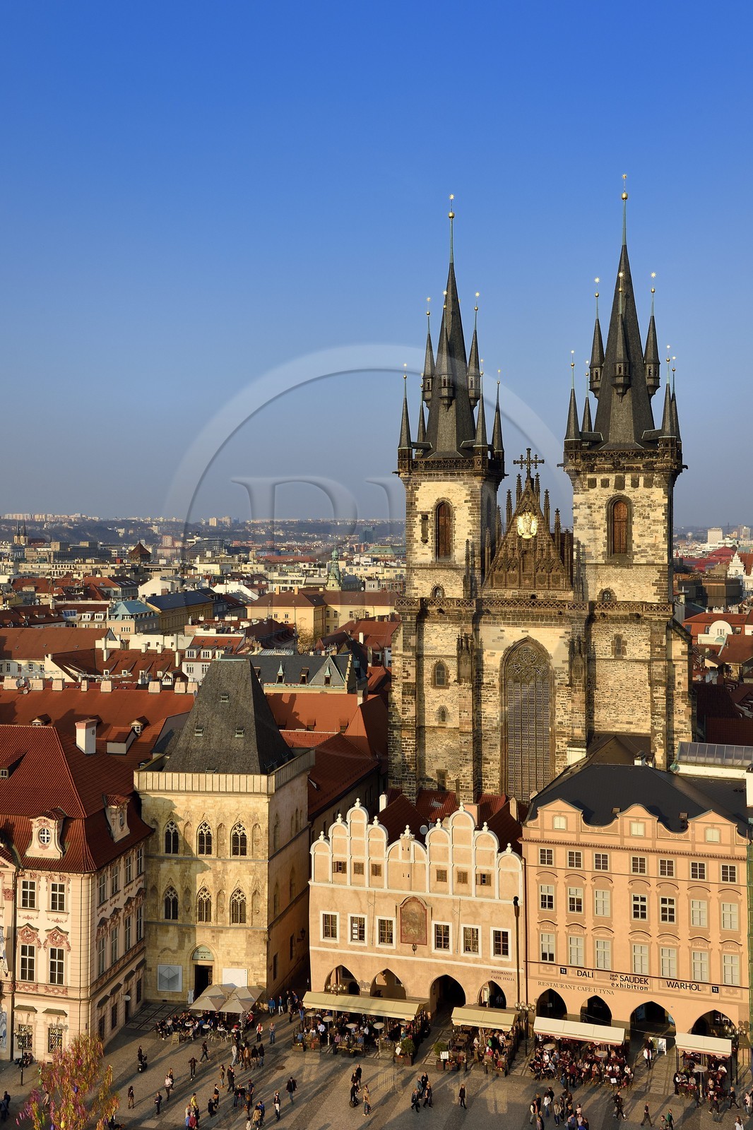 République Tchèque, Prague, centre historique classé Patrimoine Mondial de l'UNESCO, la vieille ville (Stare Mesto), place de la vieille ville (Staromestske namesti), l'église Notre-Dame-du-Tyn