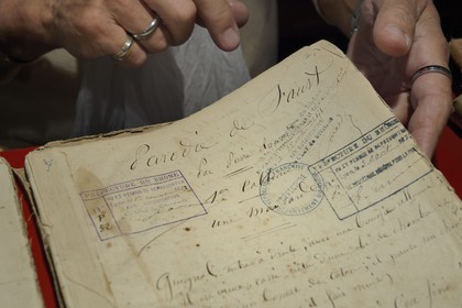 France, Rhône (69), Lyon, quartier de la Croix-Rousse, compagnie  Guignol un gone de Lyon, livret original d'une pièce de Guignol Parodie de Faust daté de 1872