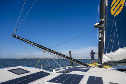 France, Vendée (85), Les-Sables-d'Olonne, le skipper Manuel Cousin en entrainement sur son voilier monocoque de 60 pieds IMOCA Coup de Pouce