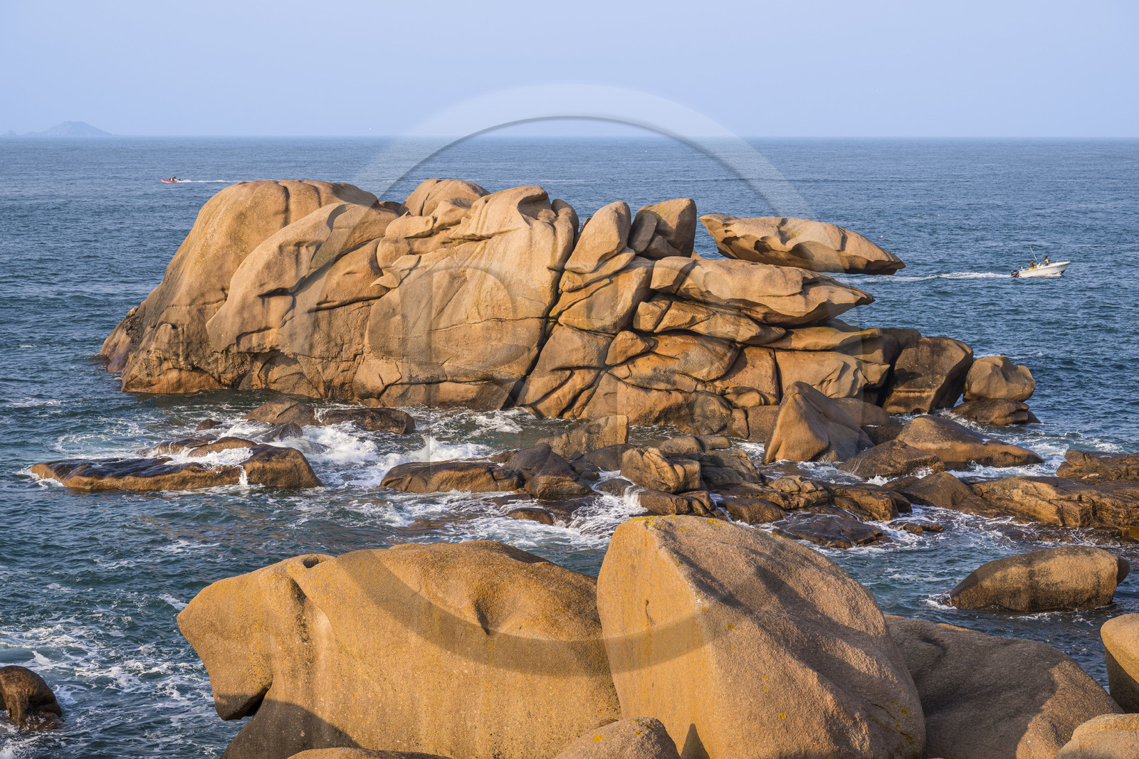 France, Côtes-d'Armor (22), Côte de Granit Rose, Perros-Guirec, Ploumanac'h, pointe de Skewell (Squéouel), le chaos granitique