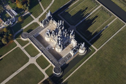 France, Loir et Cher (41), Vallée de la Loire classée Patrimoine Mondial de l' UNESCO, château de Chambord (vue aérienne)