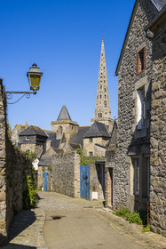France, Côtes-d'Armor (22), Tréguier, cathédrale Saint-Tugdual vu depuis la venelle Kercoz