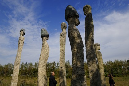 Portugal, région du Minho, Guimaraes, Campo da Ataca, site de la bataille marquant l'indépendance du Portugal et  matérialisé par la sculpture de l'artiste Augusto Vasconcelos de 1996
