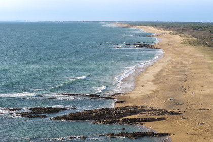 France, Vendée (85), Les-Sables-d'Olonne, plage de Sauveterre à Olonne sur Mer (vue aérienne)