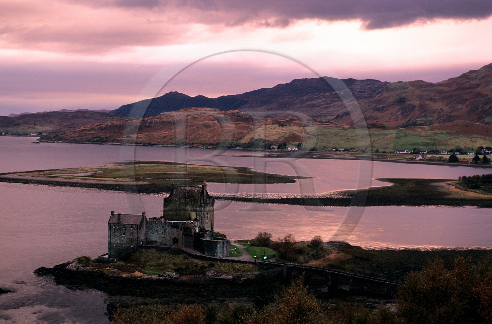 Royaume-Uni, Ecosse, région des Highlands, Eilean Donan Castle, château à l' entrée du Loch Duich