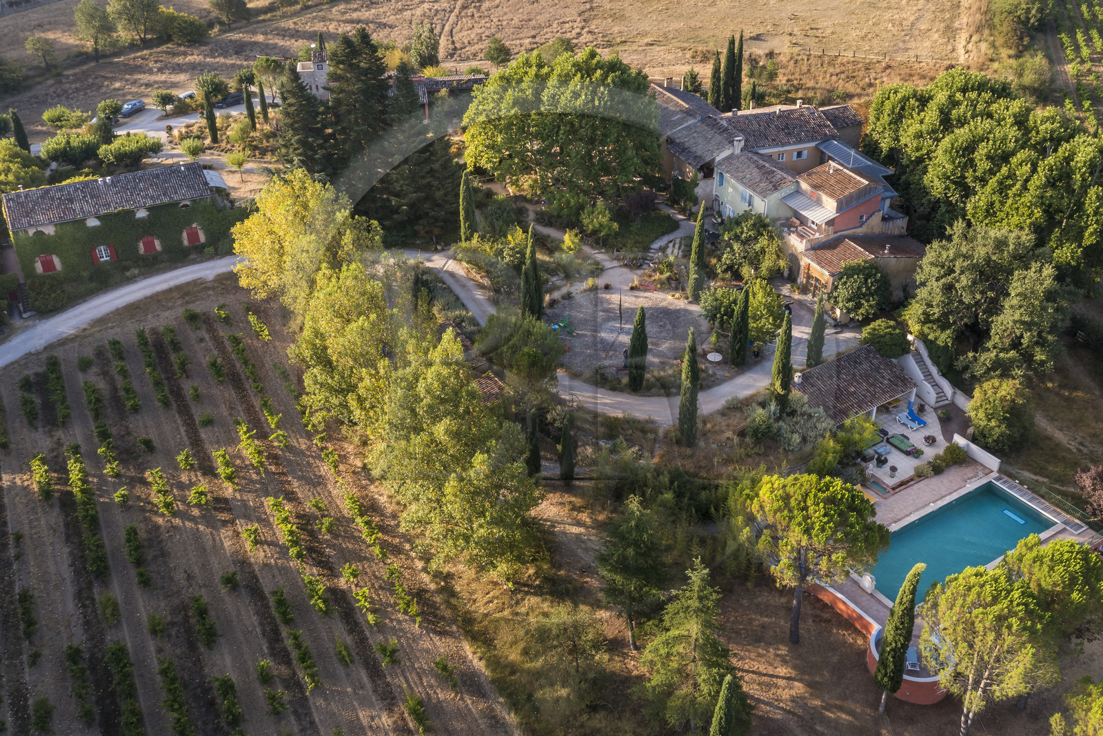 France, Var (83), Provence Verte, Bras, vers Saint-Maximin-la-Sainte-Baume, la maison d'hotes Le Peyrourier - une campagne en Provence (vue aérienne)