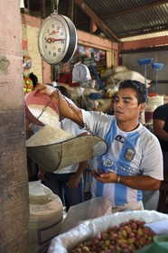 Nicaragua, Leon, marché du quartier de Sutiaba, épicier