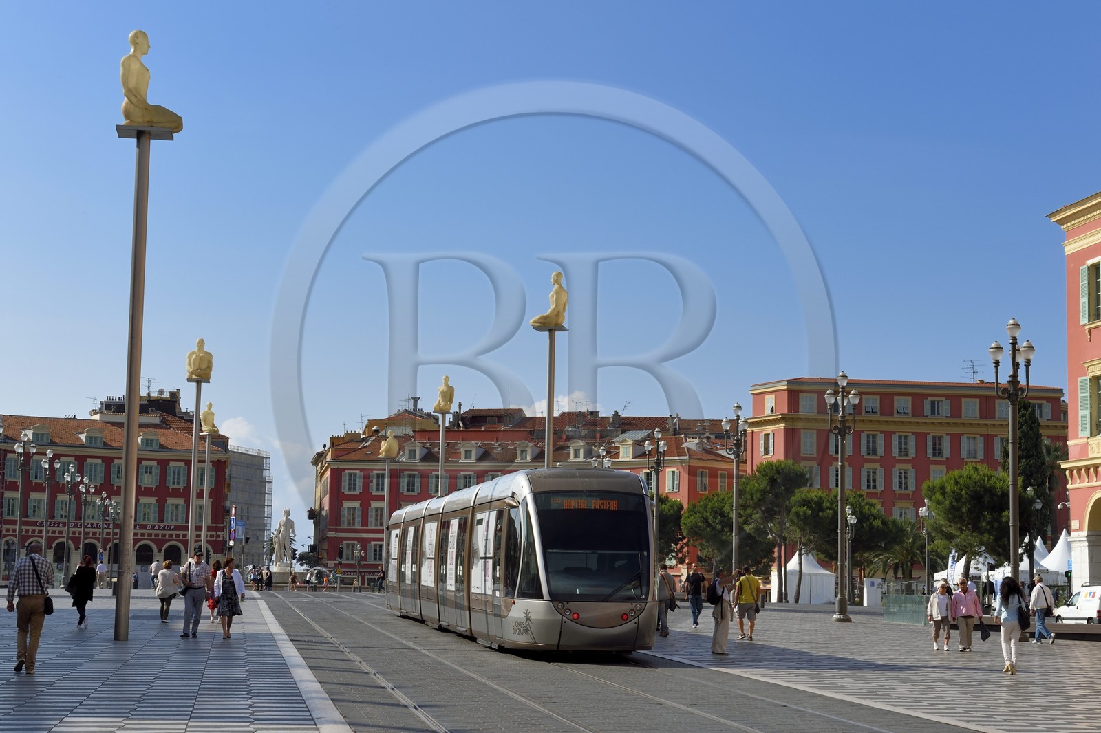 France, Alpes-Maritimes (06), Nice, quartier du Vieux Nice, place Masséna, statues de Jaume Plensa