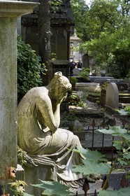 France, Paris (75), cimetière du Père-Lachaise, pleureuse sur la tombe de Pierre Gareau négociant mort en 1815