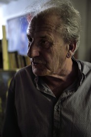 France, Var (83), Toulon, l'artiste peintre Serge Plagnol dans son atelier