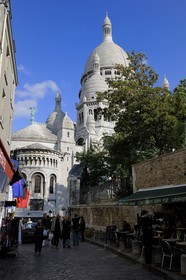 France, Paris (75), la Butte Montmartre, rue du Chevalier de la Barre et le Sacré-Cœur