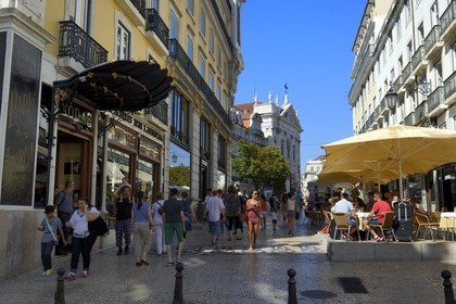 Portugal, Lisbonne, quartier du Chiado, boutique de mode retro appelée Paris em Lisboa dans la rua Garret