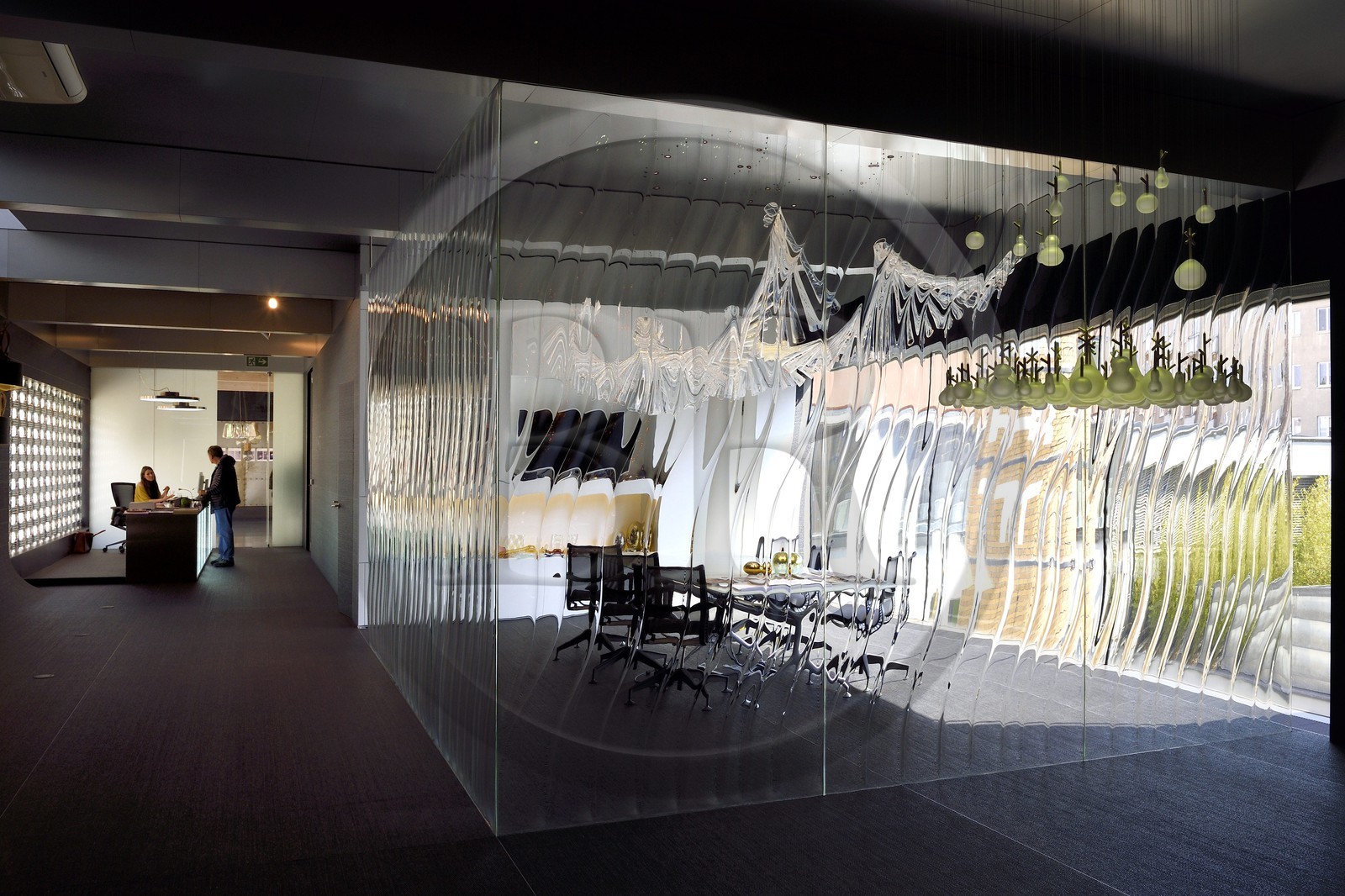 République Tchèque, Prague, show room de la verrerie Lasvit, lustre