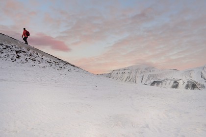 Norway, Svalbard, Spitzbergen, Longyearbyen, hiker climbing a hill