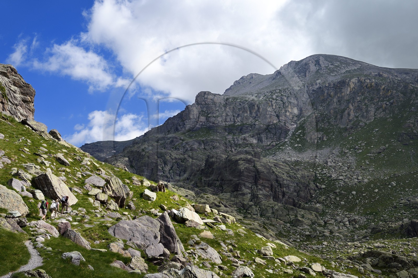 France, Alpes-Maritimes, parc national du Mercantour (Mercantour National Park), the Vallee des Merveilles (Valley of Wonders) scattered with thousands of rupestral engravings of the Bronze Age, hikers on the trail GR 52 and Mount Bego (2872m) in the background