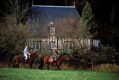 France, Eure (27), région de Brionne, promenade équestre dans la vallée de la rivière Risle