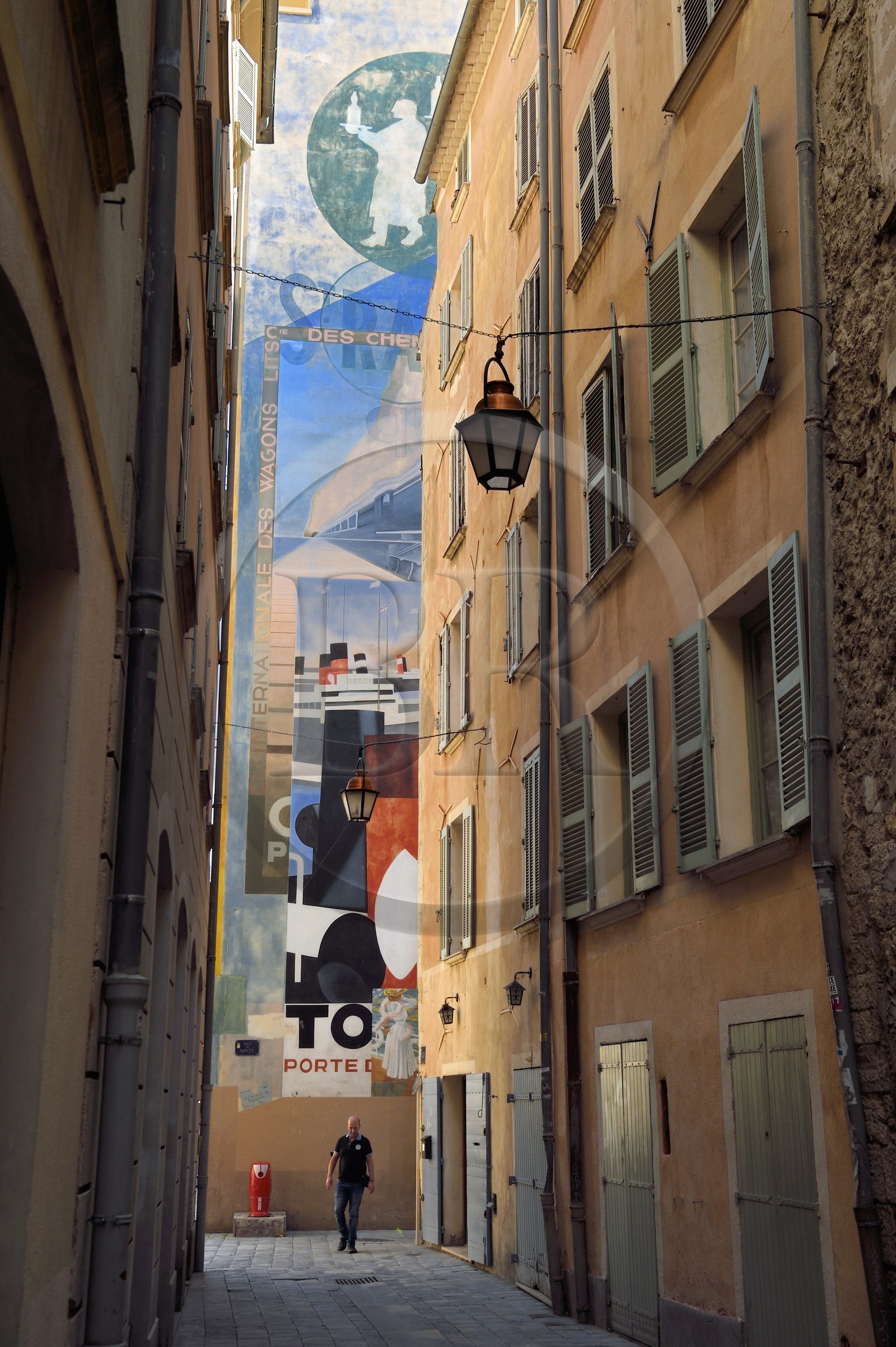 France, Var, Toulon, former little Chicago district now Arts district, large mural by Art Mural Nice inspired by old posters at the end of the rue du Noyer