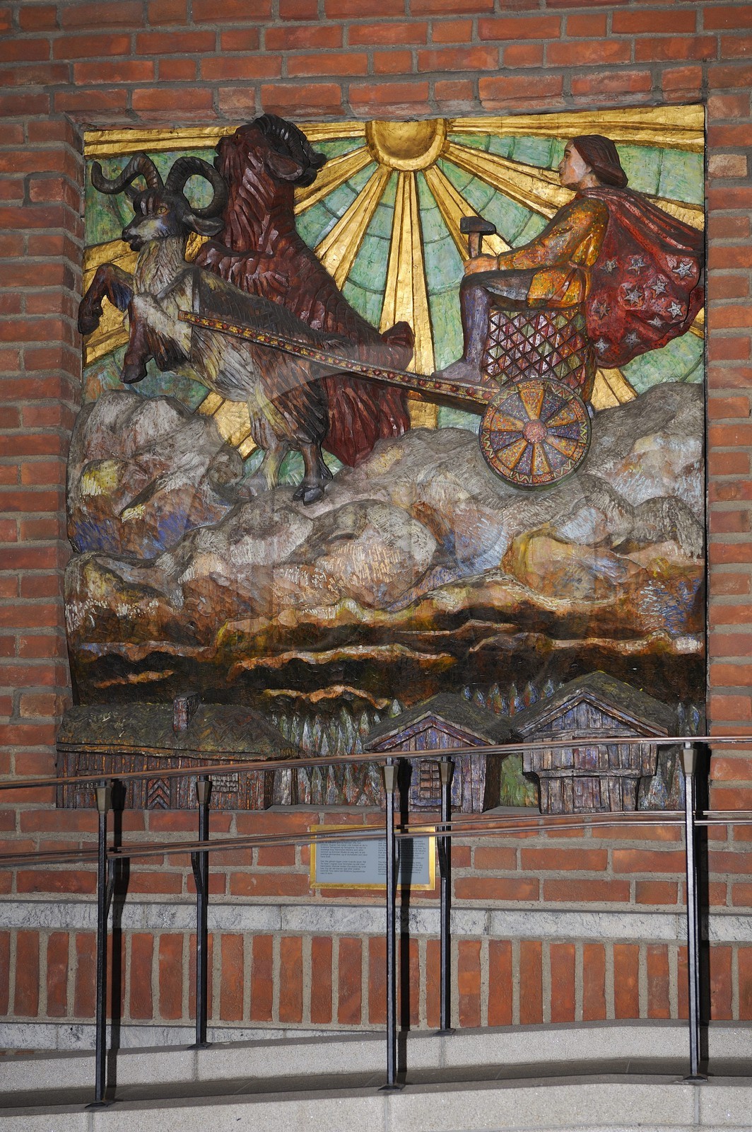 Norvège, Oslo, l'hôtel de Ville (Radhuset), bas-reliefs représentant les mythes vikings