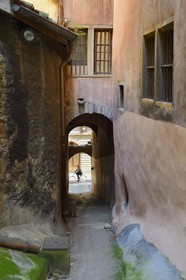 France, Rhone, Lyon, historical site listed as World Heritage by UNESCO, St. Paul neighborhood in the Vieux Lyon (Old Town), the ruelle Punaise that used to be an open sewer in the Middle Ages opening in the rue Juiverie street