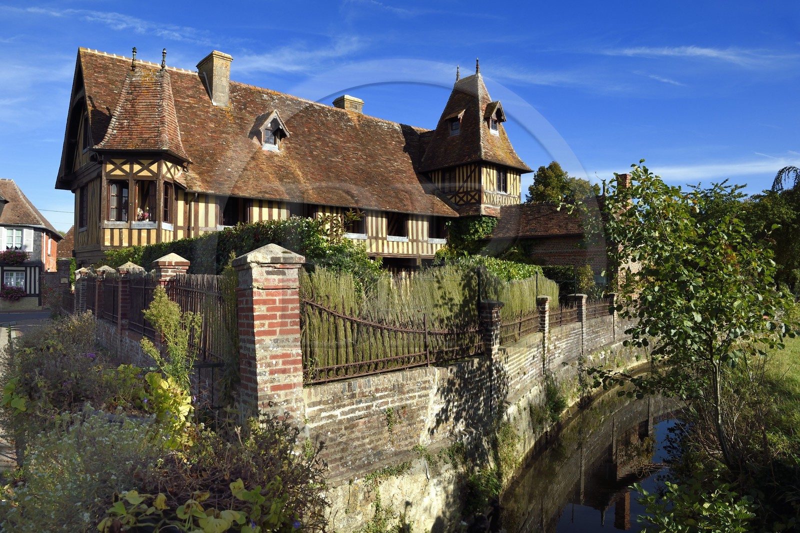 France, Calvados (14), Pays d' Auge, Beuvron-en-Auge, labellisé Les Plus Beaux Villages de France, maison à pans de bois