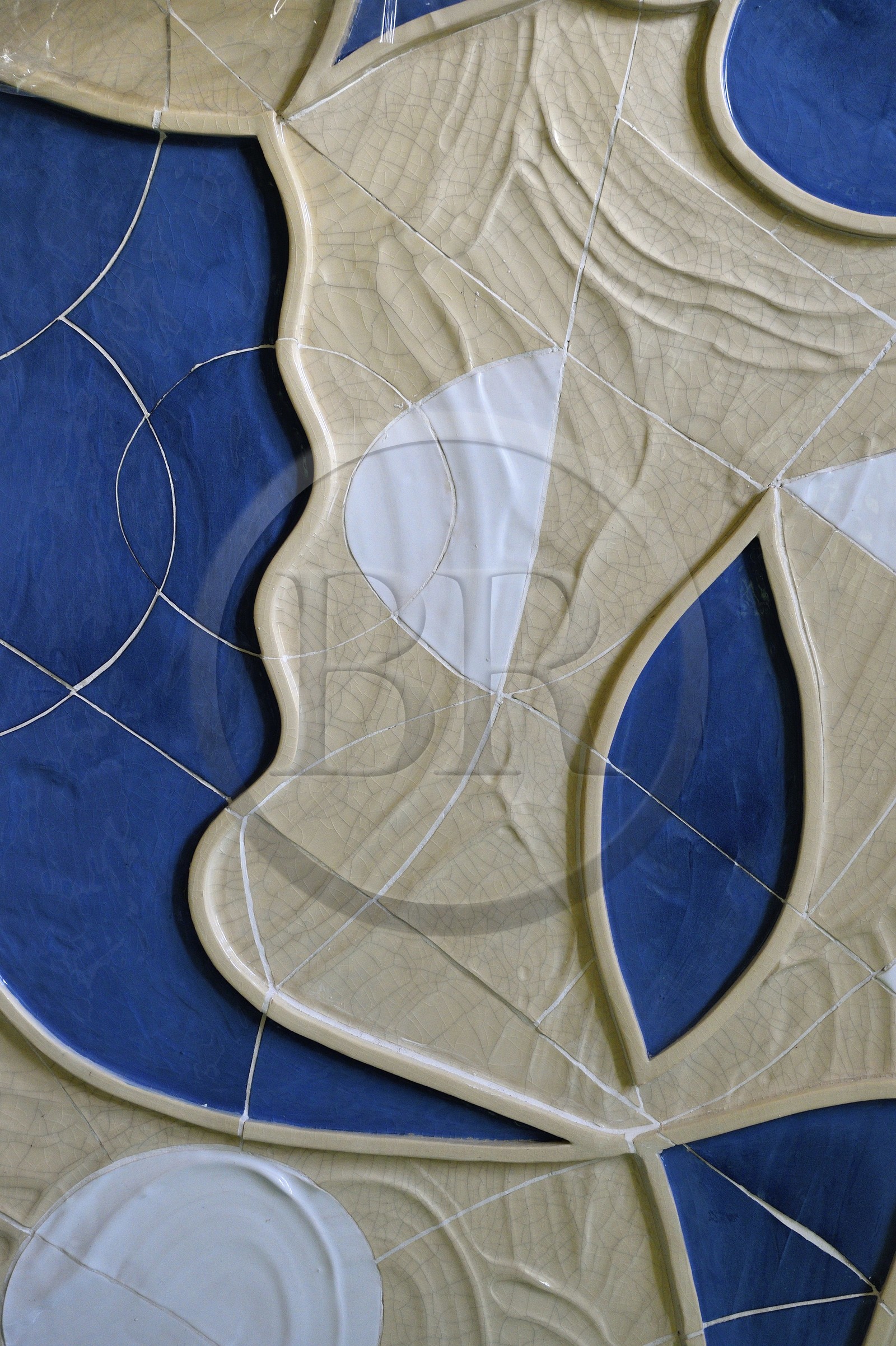 France, Var (83), Toulon, l'ancien Eveché site principal du Festival Design Parade Toulon sur le cours Lafayette, oeuvre en ceramique de Maximilien Pellet et Zoé Piter