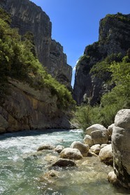 France, Alpes-de-Haute-Provence (04), Parc Naturel Régional du Verdon, les Gorges du Verdon, le Verdon au couloir Samson en contrebas du village de Rougon et du Point Sublime