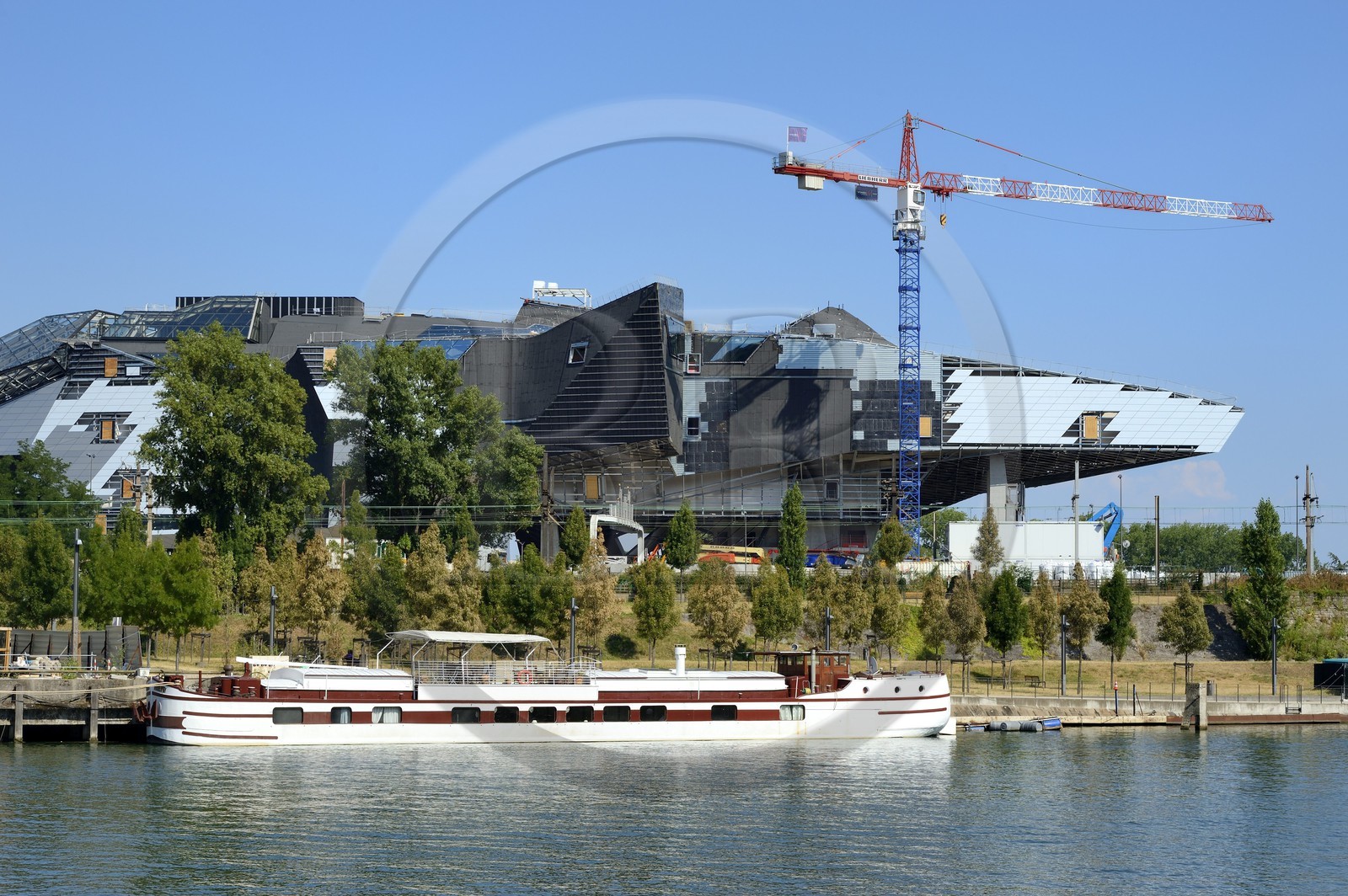 France, Rhône (69), Lyon, nouveau quartier de La Confluence au sud de la Presqu'île, le chantier du futur musée des Confluences coté Saône