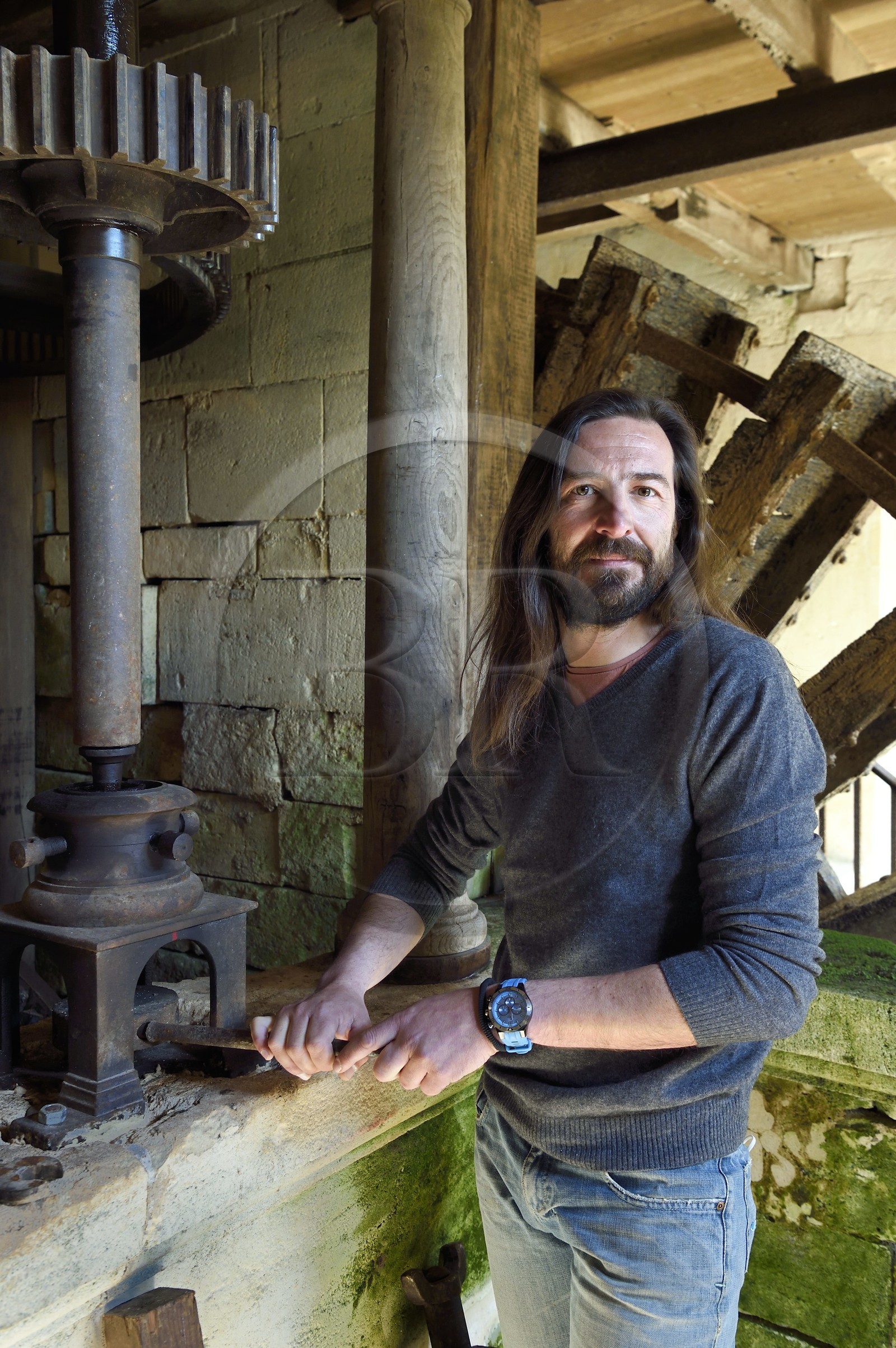 France, Charente (16), Bassac, moulin de Bassac, Cyprien Aoutin y fabrique farine, pains et pates à l’ancienne