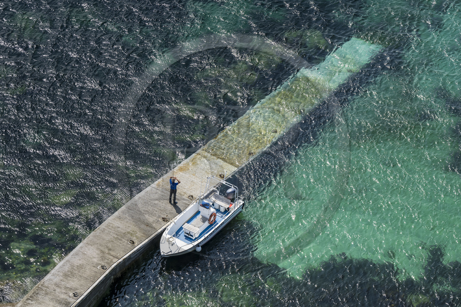 France, Finistère, Abers Country (Pays des Abers), Ile Vierge (Virgin Island) in the Lilia archipelago, the Virgin Island lighthouse pier