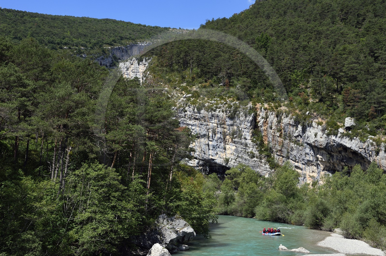 France, Alpes de Haute Provence, Parc Naturel Régional du Verdon, Rougon, rafting at the Clue (water gap) de Carajuan at the entrance to the Gorges du Verdon